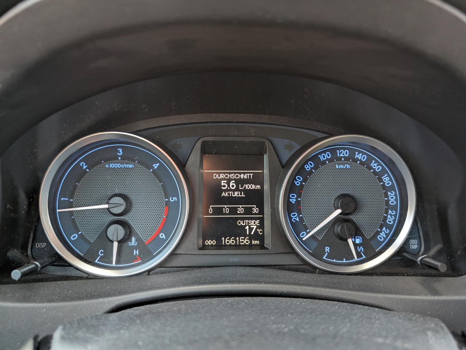 Toyota Auris 2014 — photo 14
