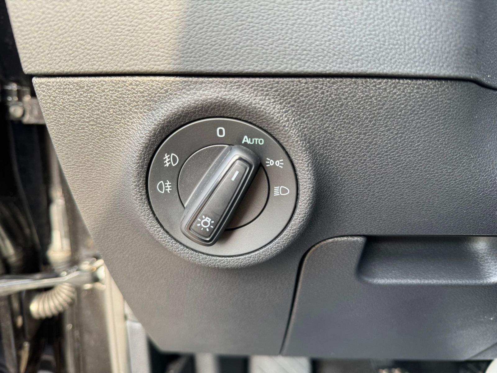 Fahrzeugabbildung SKODA Karoq Ambition 1.0 TSI Tempomat LED SHZ