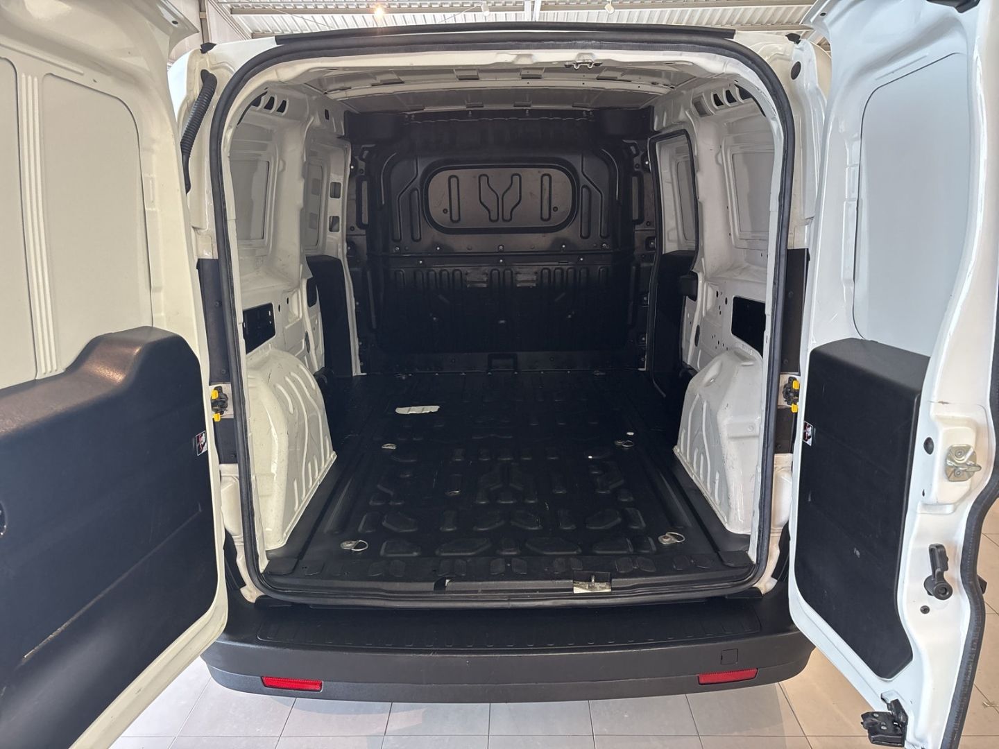 Fahrzeugabbildung Fiat Doblo SX Maxi Kasten DAB Tel.-Vorb. Berganfahras