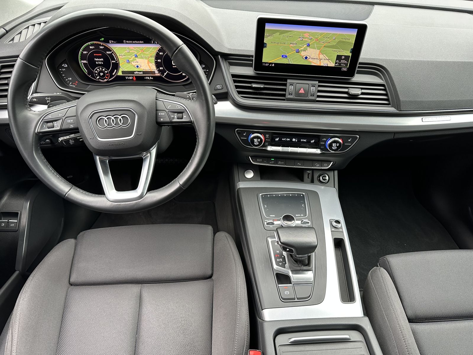 Fahrzeugabbildung Audi Q5 50 TFSI e Qu S-Line NAV+LED+AHK+ACC+KAM+VCOCK
