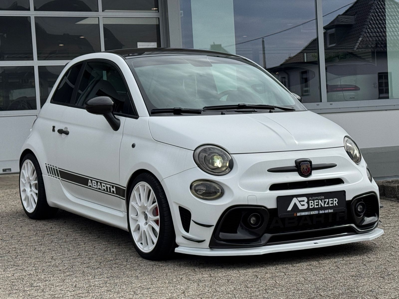 Fahrzeugabbildung Abarth 595 esseesse/CARBON/Akrapovic/MATT/Maxton-Design