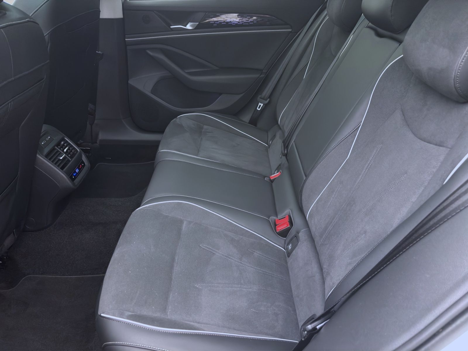 Volkswagen Passat Variant - Bild 16