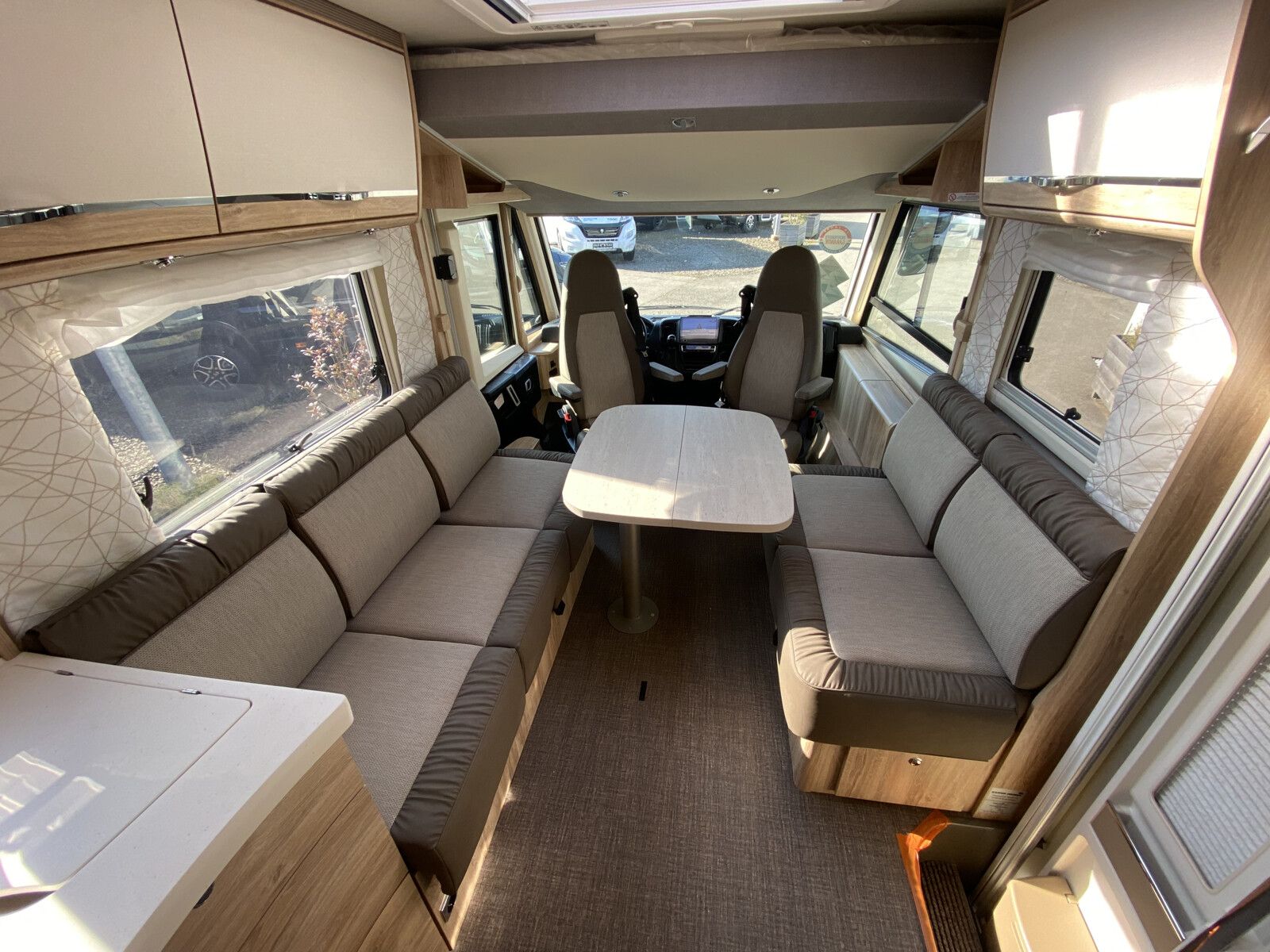 Fahrzeugabbildung Eura Mobil Integra Line IL 695 LF Mondial Plus, Autom.