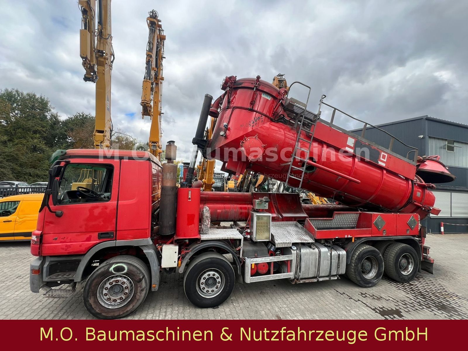 Fahrzeugabbildung Mercedes-Benz Mercedes Actros 4141 / Trockensauger /ADR