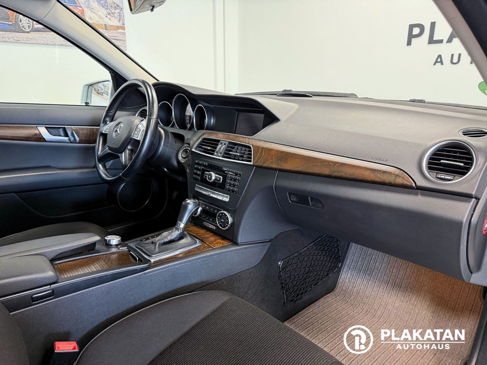 Fahrzeugabbildung Mercedes-Benz C 180CDI T-Model Bi-Xenon Automatik NAVI AHK