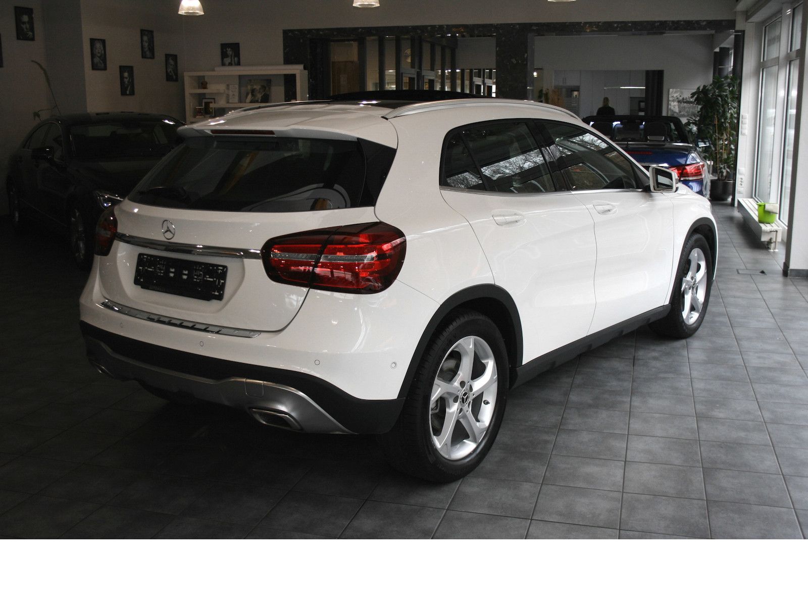 Fahrzeugabbildung Mercedes-Benz GLA 200 Urban *LED *AHK *Pano-Dach *Navi