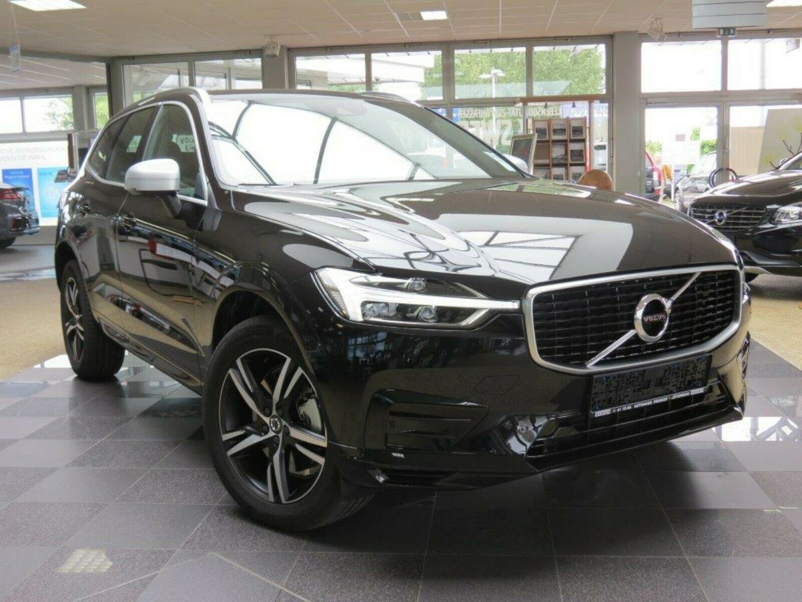 Fahrzeugabbildung Volvo XC60*T8*R-Design*AWD*DAB*LED*NAVI*LUFT*AHK*