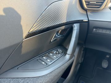 Peugeot 2008 1.2 Benzin 100 Business Kam.+LED+Navi+SHZ