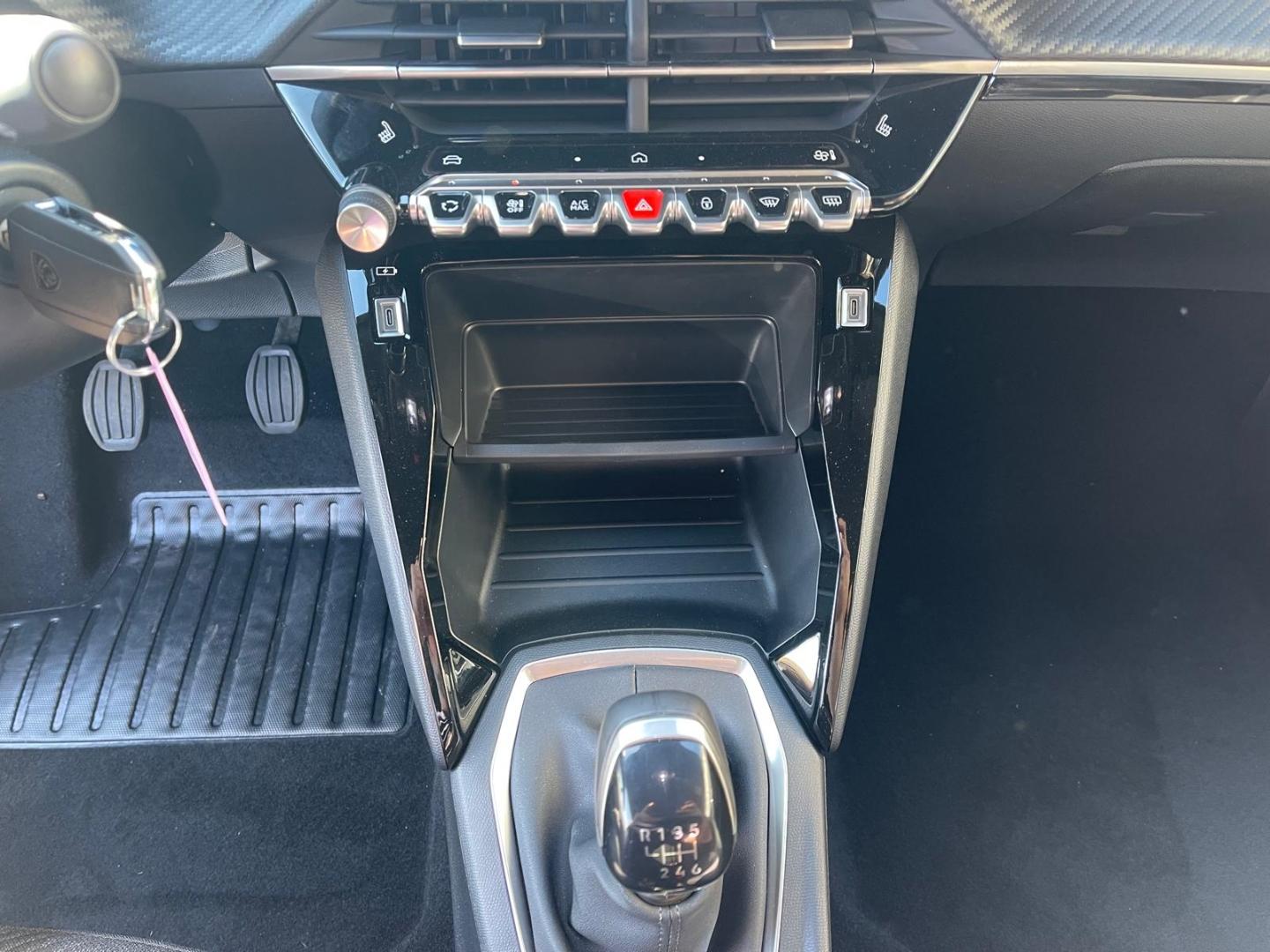 Peugeot 2008 Style Navi LED Apple CarPlay Android Auto K