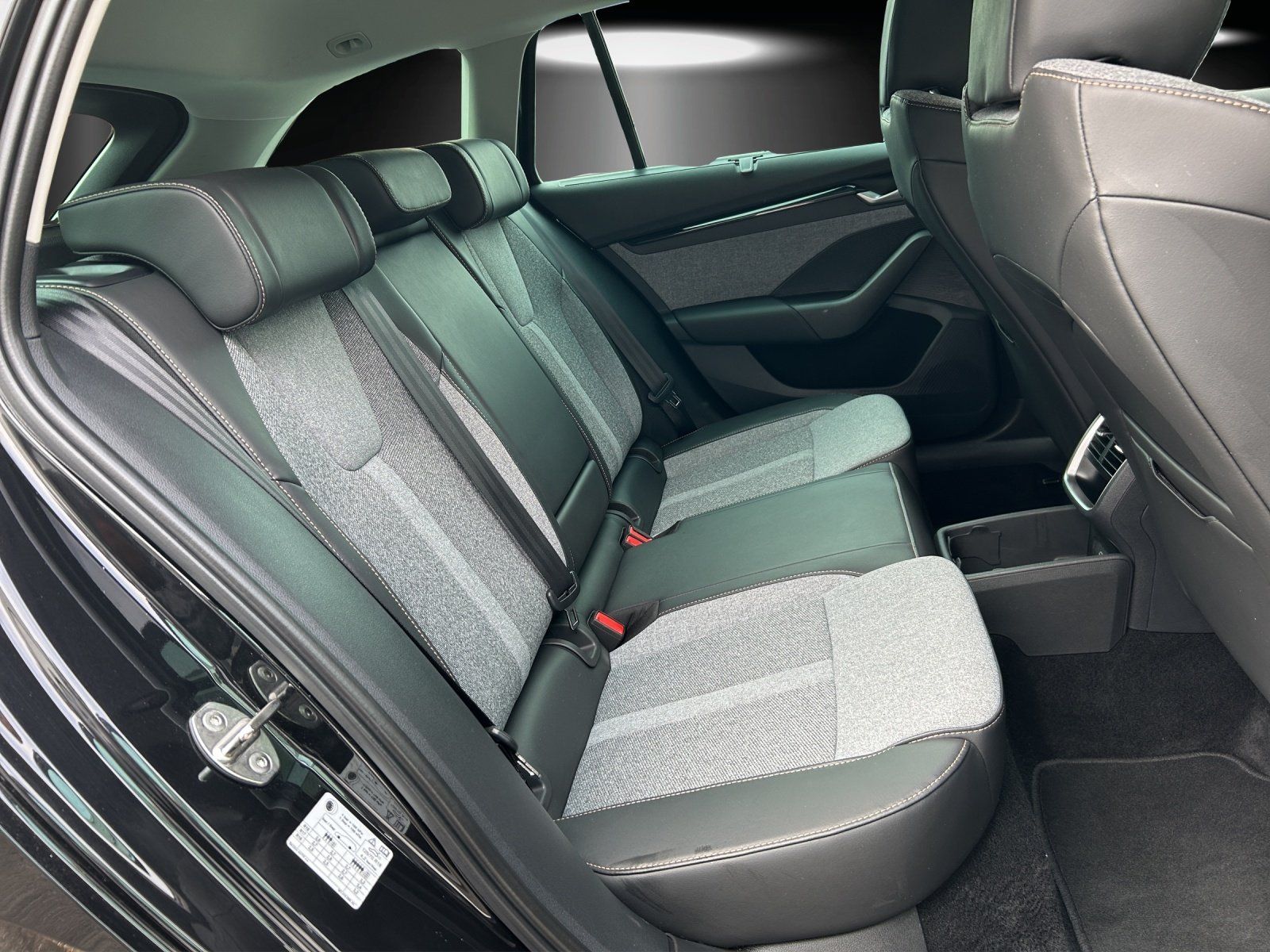 Fahrzeugabbildung SKODA Octavia 1.5 TSI mHEV Selection/KAMERA/ACC/LED/