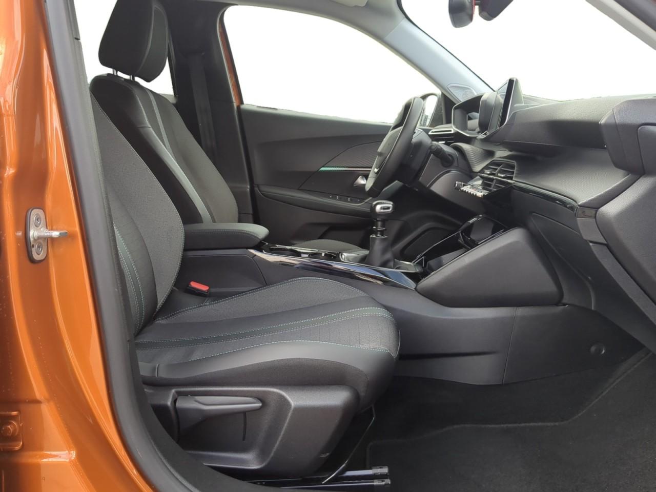 Peugeot 2008 AllurePack Benzin 130 PS +LED+PDC+KAMERA