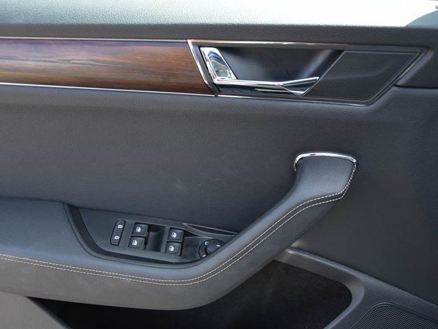Fahrzeugabbildung SKODA Superb Combi Scout 2,0l TDI 147 kW 4x4 DSG + PDC