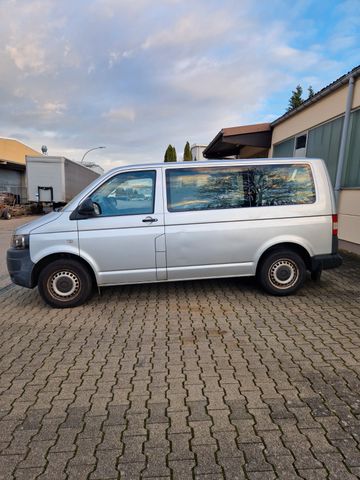 Volkswagen T5     9 Sitzer