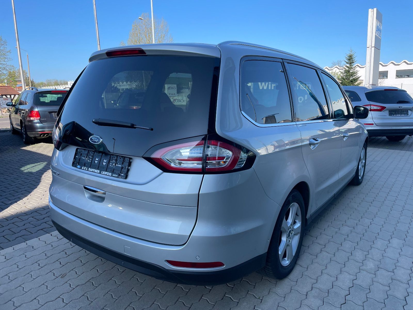 Fahrzeugabbildung Ford Galaxy Titan. AWD Panoramadach, Kamera, 7 Sitzer