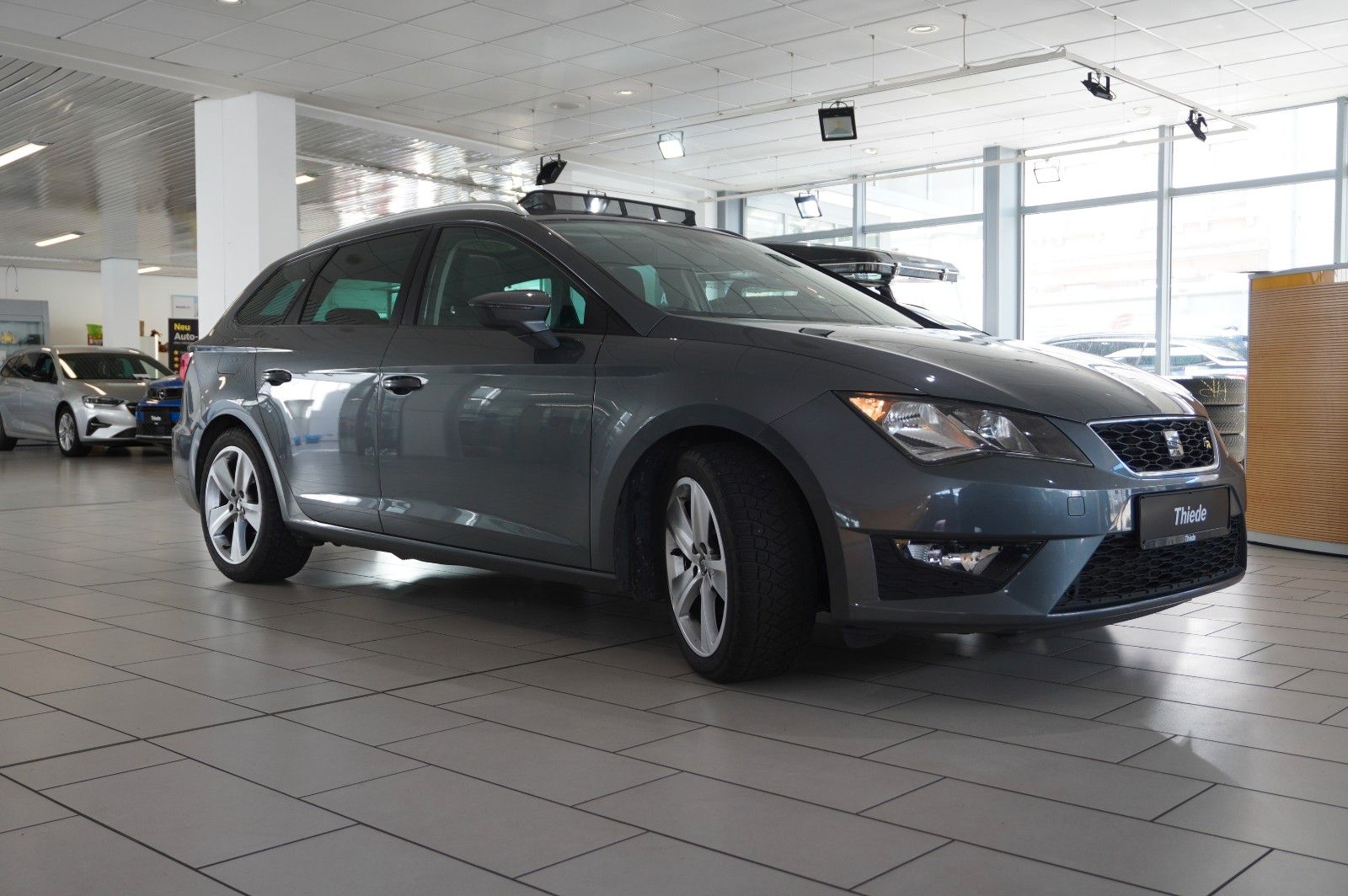 Fahrzeugabbildung SEAT Leon ST 1.4 TSI FR SPORT DSG KLIMA/PDC/TEMP/PANO
