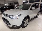 Mitsubishi Outlander 2.0 /4WD/Automatik/Xenon/7-Sitzer/Navi - Mitsubishi Outlander in Rostock