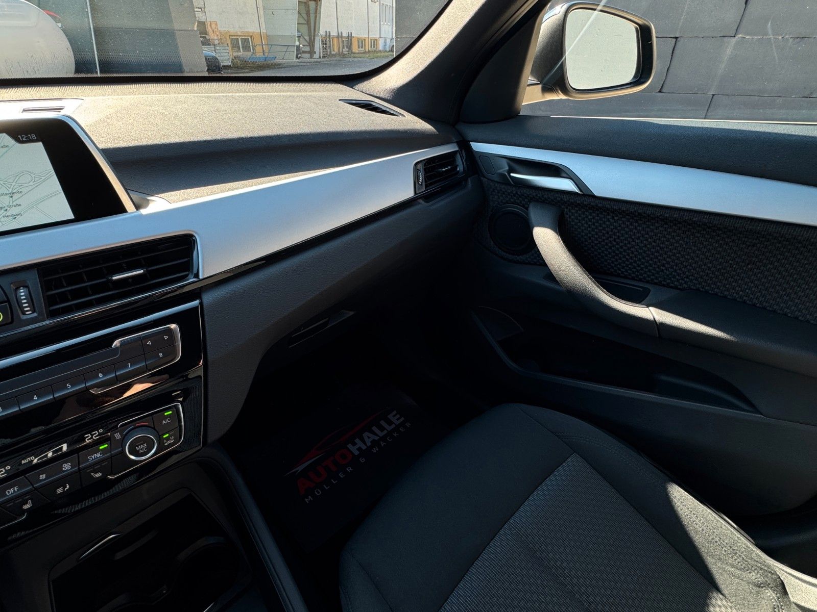 Fahrzeugabbildung BMW X1 sDrive20i Advantage Tempomat AHK PDC SHZ LED