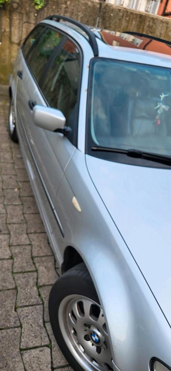 BMW 320 2004 — rear view