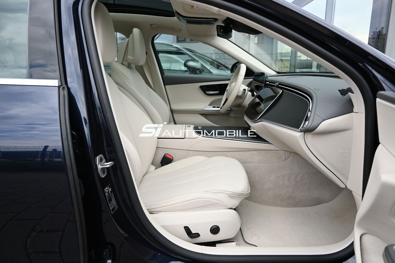 Fahrzeugabbildung Mercedes-Benz E 200 T Avantgarde Adv. °ACC°AHK°PANORAMA°8-FACH