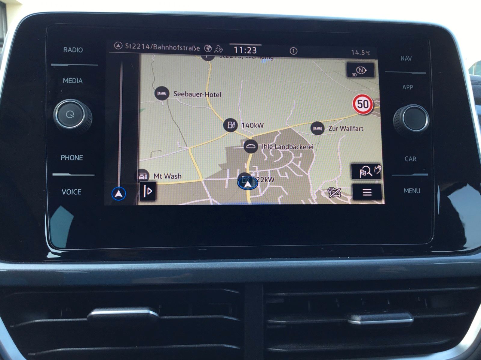 Fahrzeugabbildung Volkswagen T-Roc 1.5 TSI DSG Style+AHK+LED+ACC+17"+Kamera