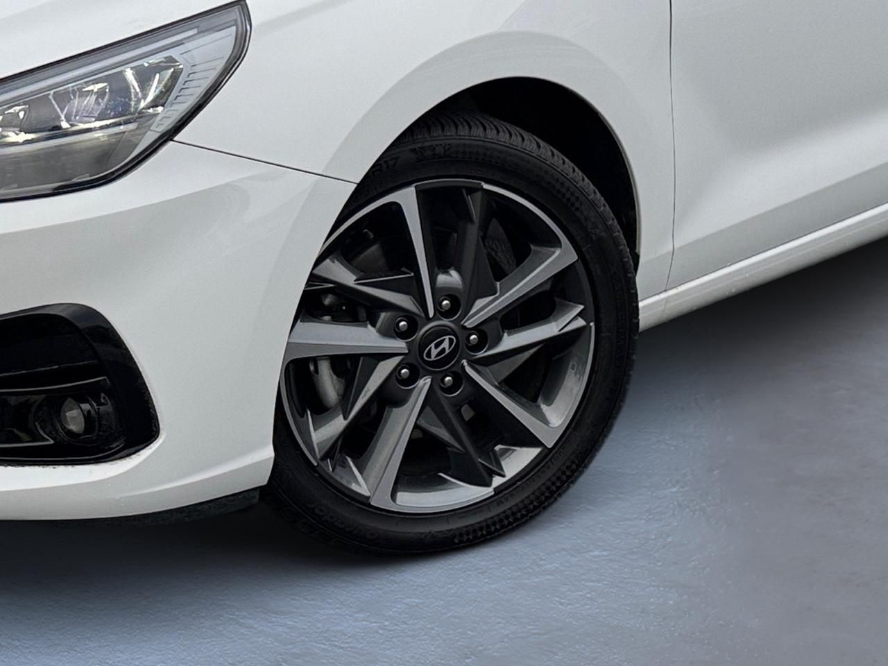Fahrzeugabbildung Hyundai i30 ADVANTAGE *AUTOMATIK*LED*NAVI*KLIMAA*KAMERA*