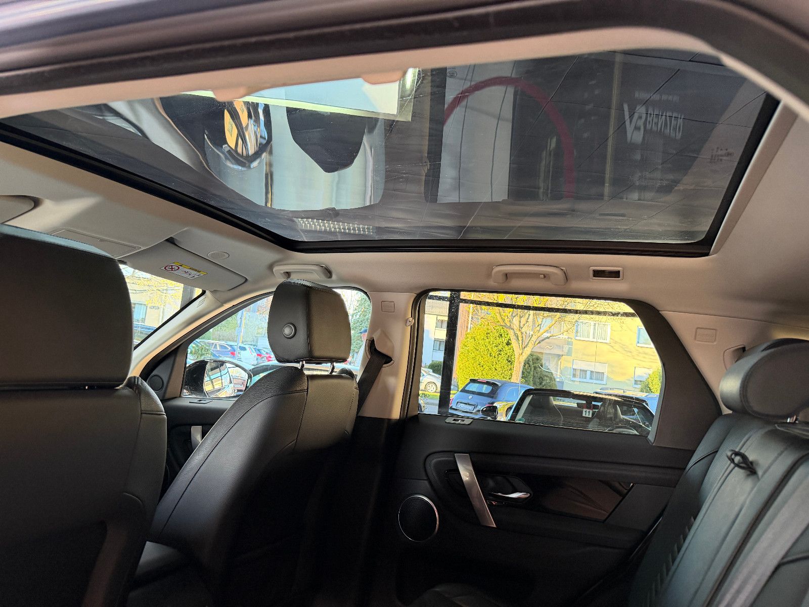 Fahrzeugabbildung Land Rover Discovery Sport SE AWD/PANO/KAMERA/LEDER/LED