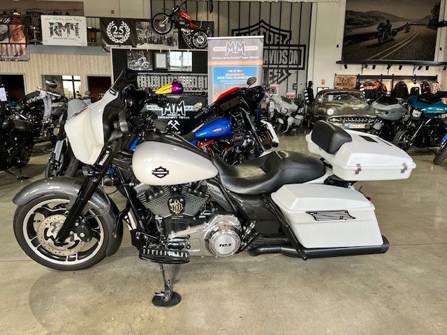 Fahrzeugabbildung Harley-Davidson Street Glide 103 cui