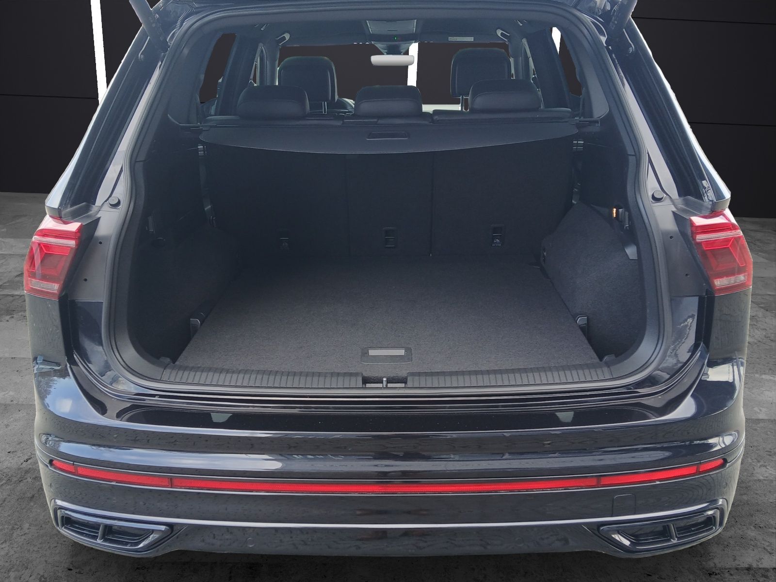 Fahrzeugabbildung Volkswagen Tiguan Allspace TSI R-Line DSG 4M Matrix AHK Nav