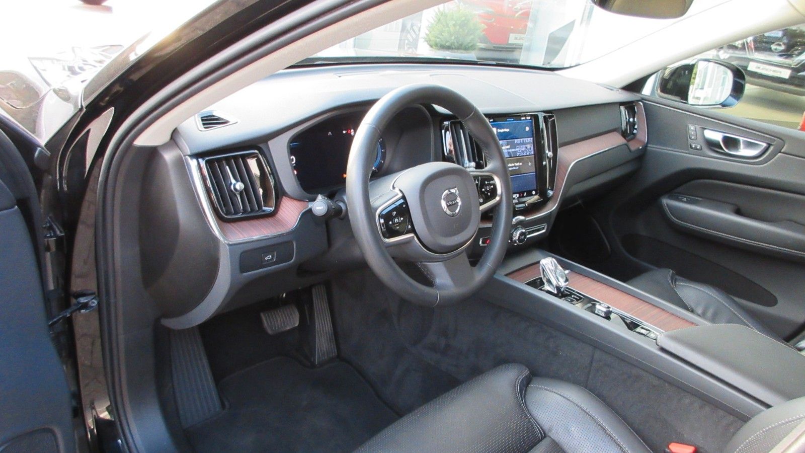 Fahrzeugabbildung Volvo XC 60 B4 Plus Bright 2WD