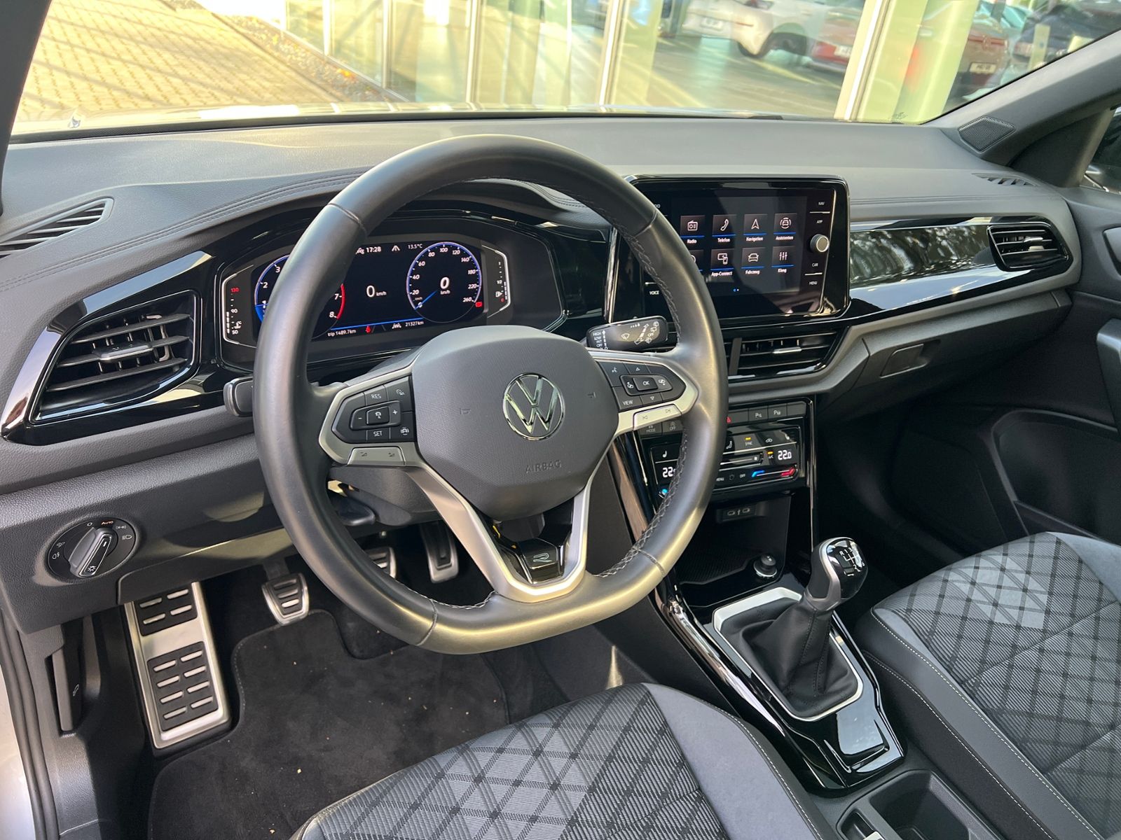 Fahrzeugabbildung Volkswagen T-Roc 1.0 TSI R-Line *AHK, LED-Plus, ACC, Panora