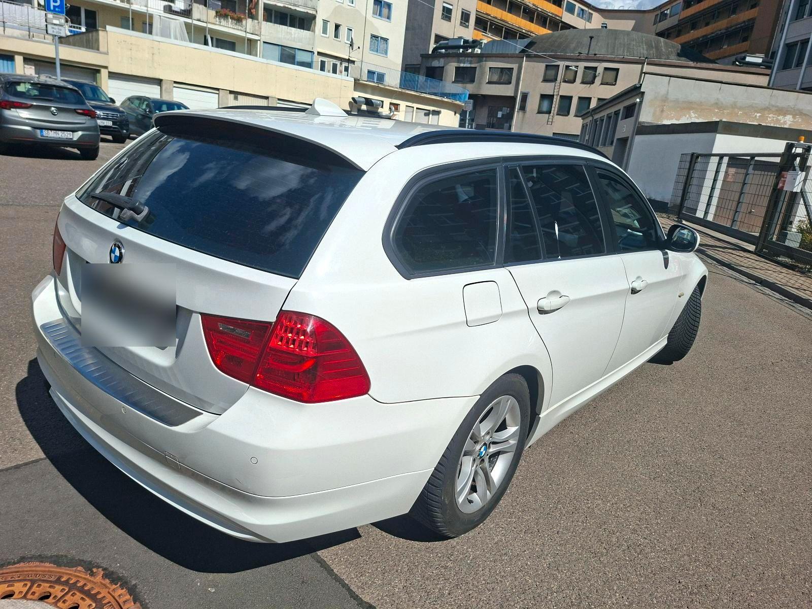 BMW 318 2011 — engine 143 HP (105kW)