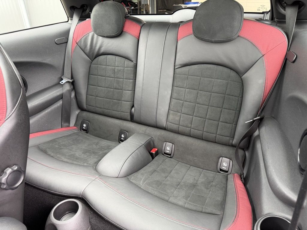 Fahrzeugabbildung MINI John Cooper Works 3-Türer Sport-Aut. NAV+LED
