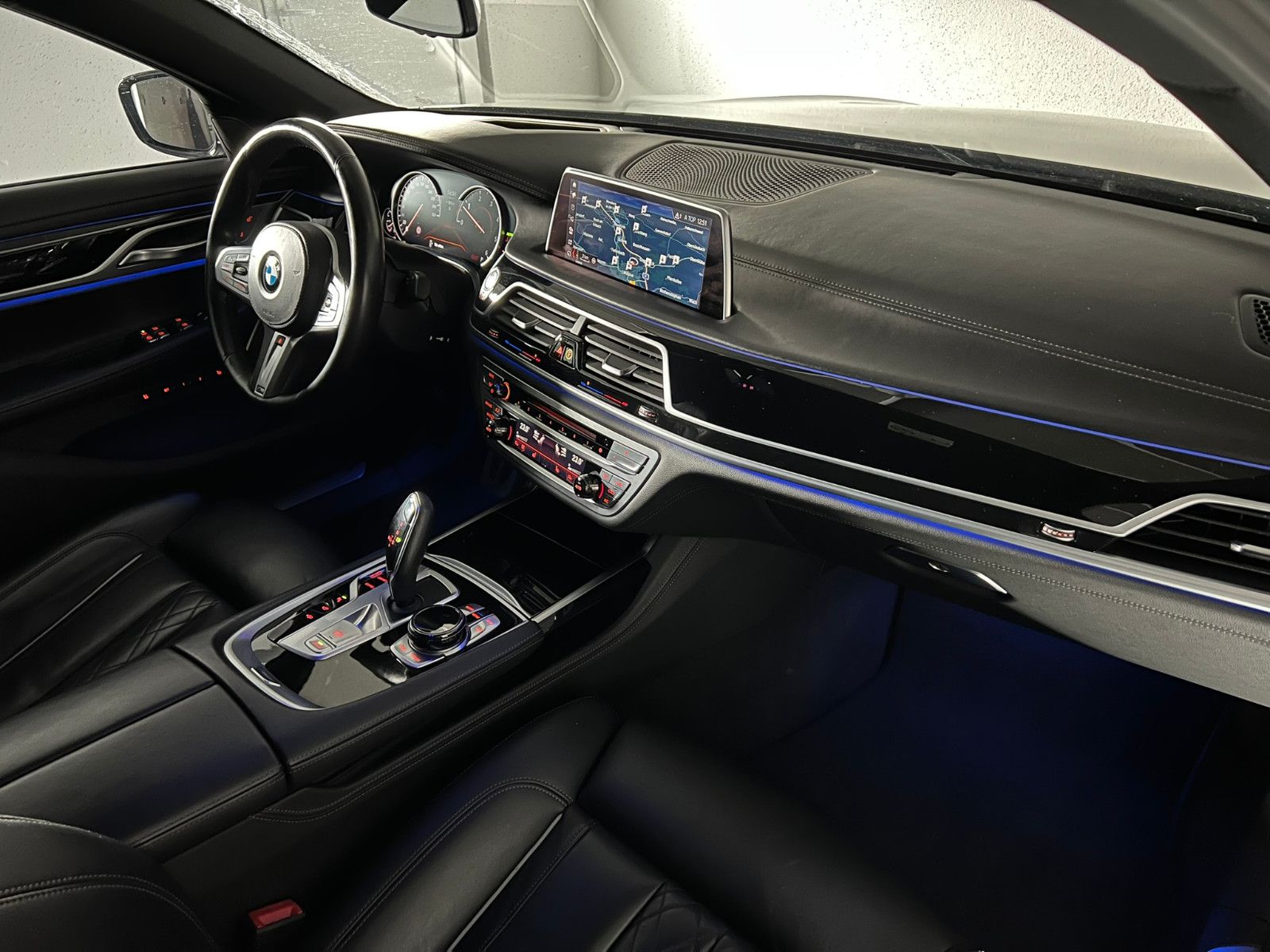 Fahrzeugabbildung BMW 750 d xDrive M SPORT/LASER/EXECUTIVE PRO/FROZEN