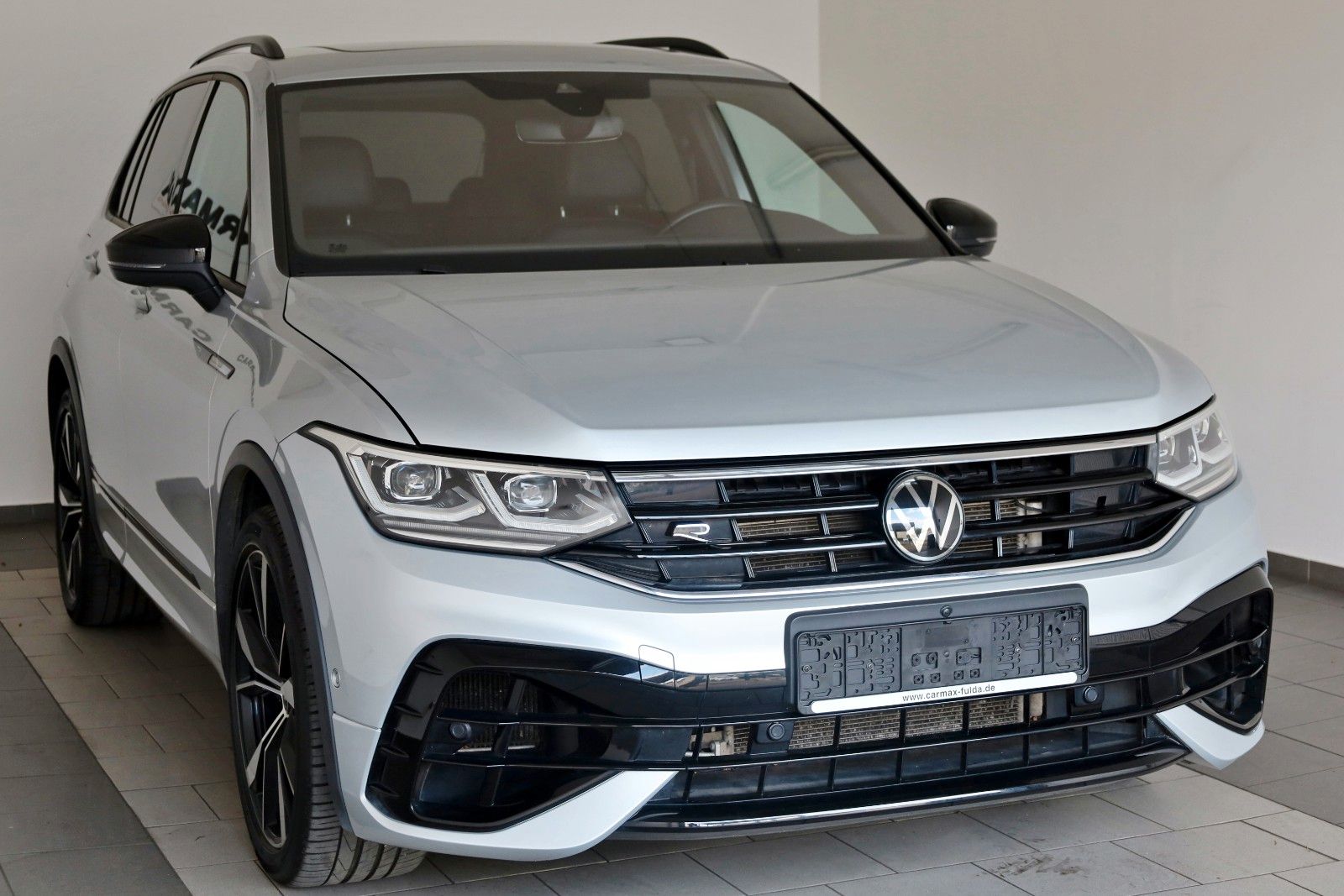 Fahrzeugabbildung Volkswagen Tiguan R 4M Leder,Navi,LED,PanDach,Harman/K,Memo