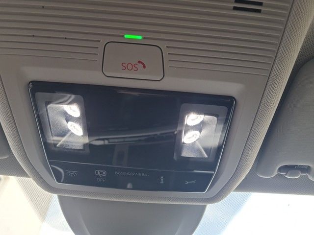 Fahrzeugabbildung Volkswagen Golf VIII TSI Move LED AID RFK SH LM