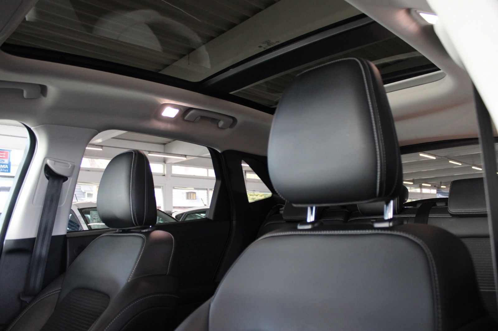 Fahrzeugabbildung Ford Kuga Titanium X Automatik LED Pano STDHZ WinterP