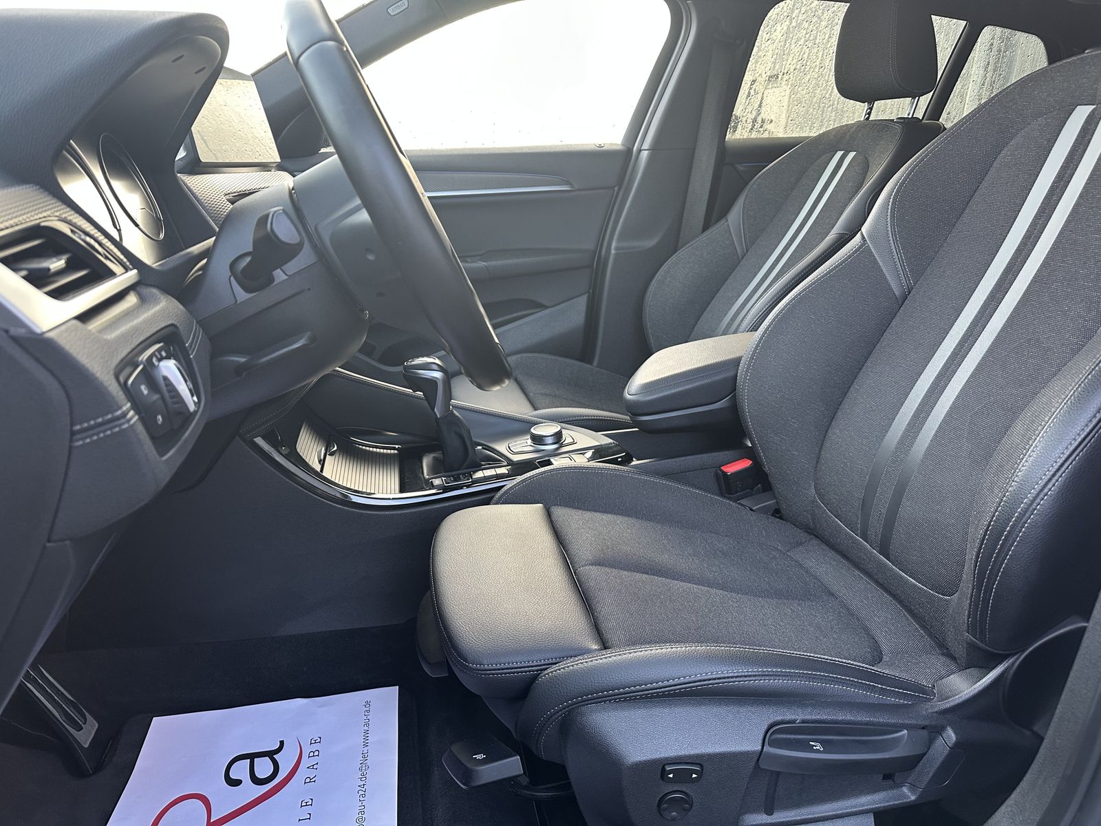 Fahrzeugabbildung BMW X2 xDrive25e M-Sport NAV+LED+HIFI+VC+HUD+CARPLAY