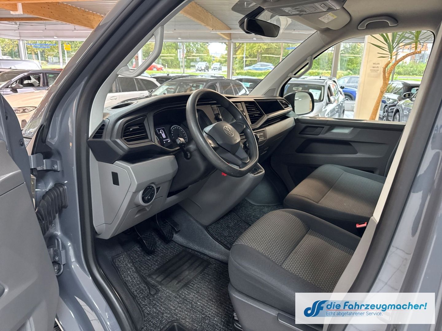 Fahrzeugabbildung Volkswagen Transporter T6.1 Kombi 2.0 TDI 9.Si. AHK DAB Kam