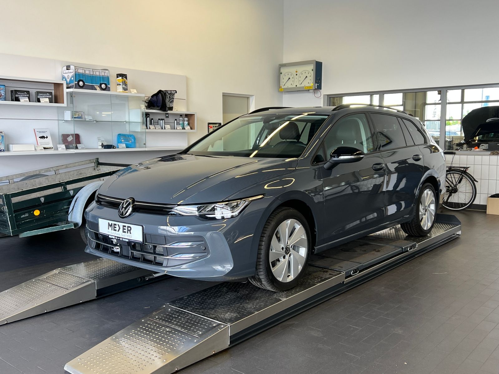 Fahrzeugabbildung Volkswagen Golf VIII Variant GOAL 2.0 TDI DSG *AHK, LED, 17