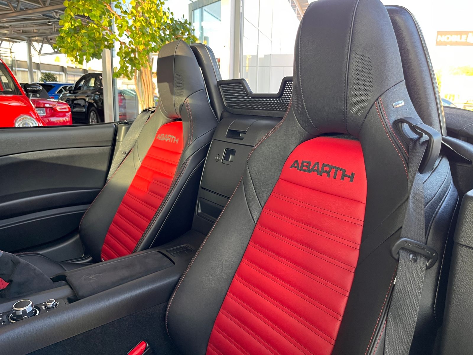Fahrzeugabbildung Abarth 124 Spider  BOSE LEDER ALU