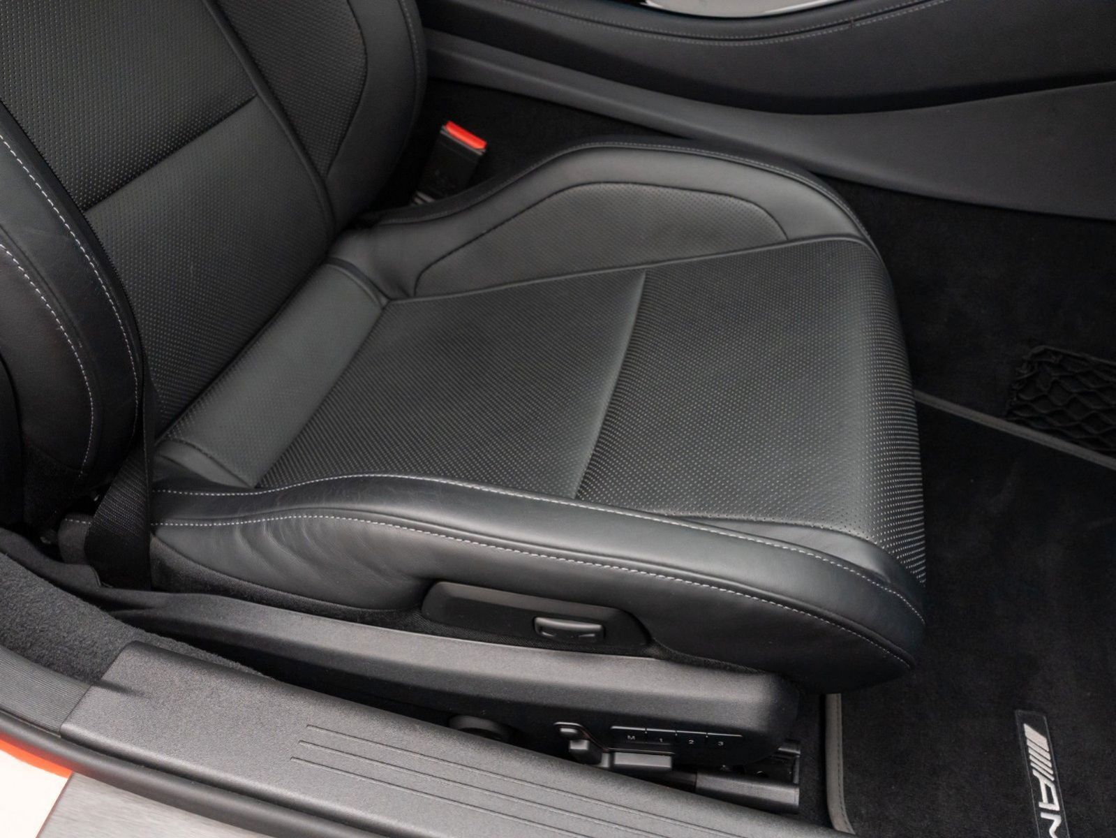 Fahrzeugabbildung Mercedes-Benz AMG GT C AMG GTC 4.0 V8 Black Series 1of1 900PS