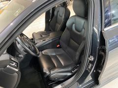 Fahrzeugabbildung Volvo V90 D3 Momentum NAVI/LED/LEDER/SHZ/CAM/PDC