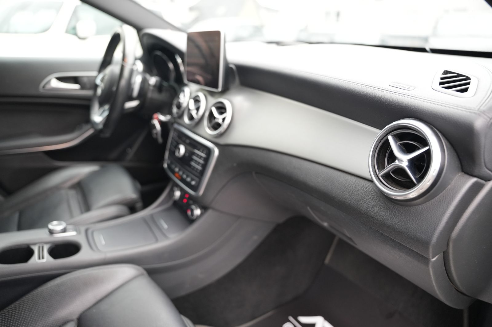 Fahrzeugabbildung Mercedes-Benz GLA 220 CDI 4Matic *AMG*SHZ*Navigation*