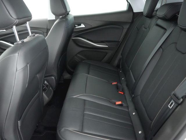 Grandland GSe PHEV 4X4 AUTOMATIK+AHK+NAVI+360 GR