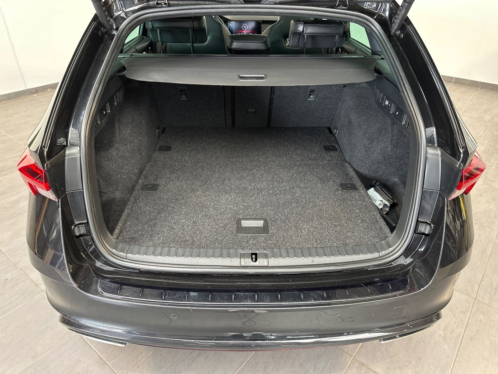 Fahrzeugabbildung SKODA Octavia Combi 2.0 TDI RS 4x4 NAV+LED+PANO+KAMERA