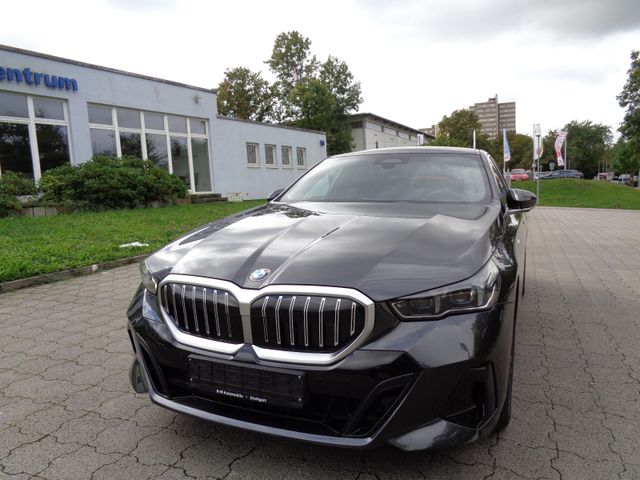 BMW 520 d xDrive M Sportpaket- Komfortsitze-83 KM