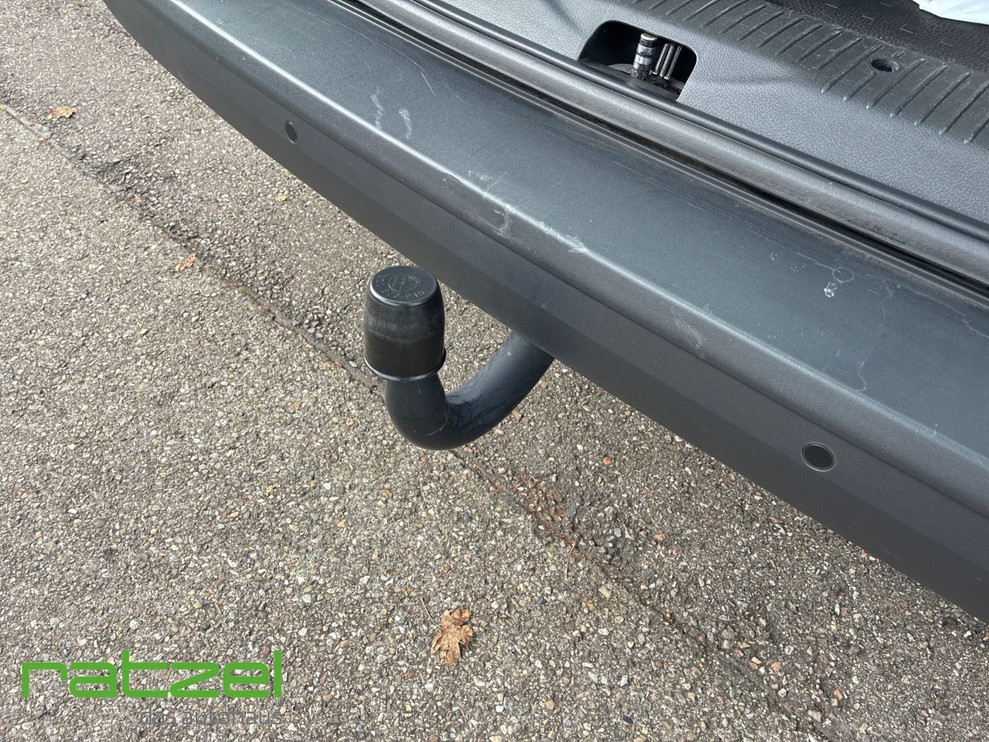 Fahrzeugabbildung Volkswagen T6.1 Kombi 2.0 TDI 9 Sitzer AHK Navi