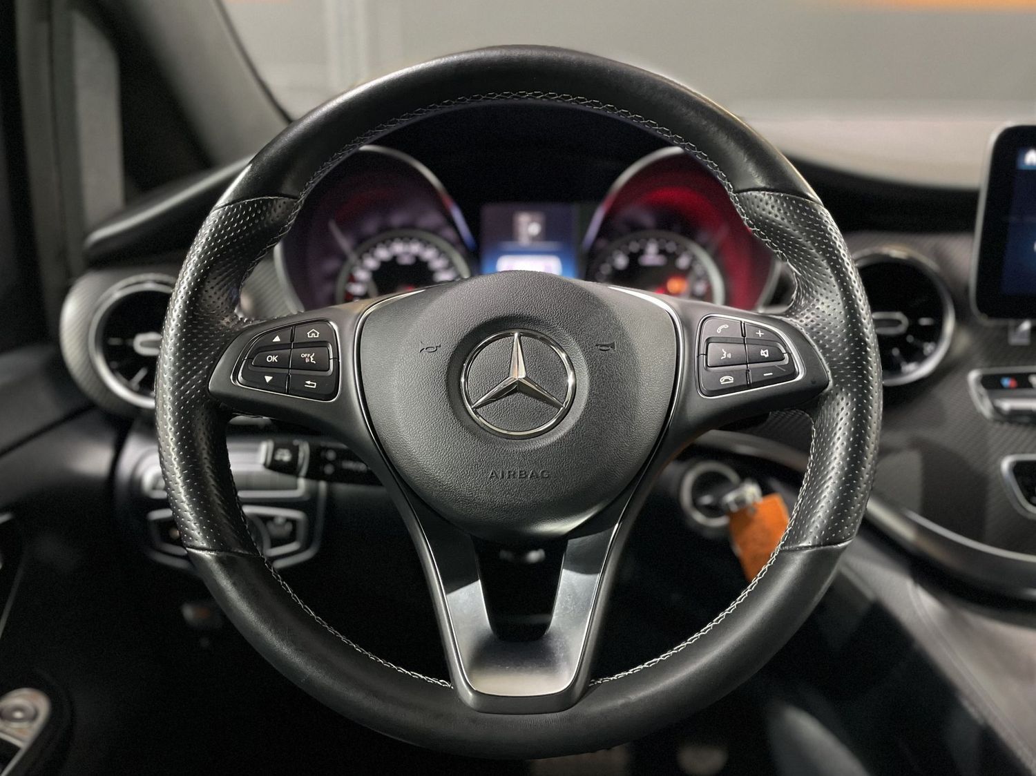 Fahrzeugabbildung Mercedes-Benz V 250 d EDITION lang AMG#Night#LED#Distr.#Burmes