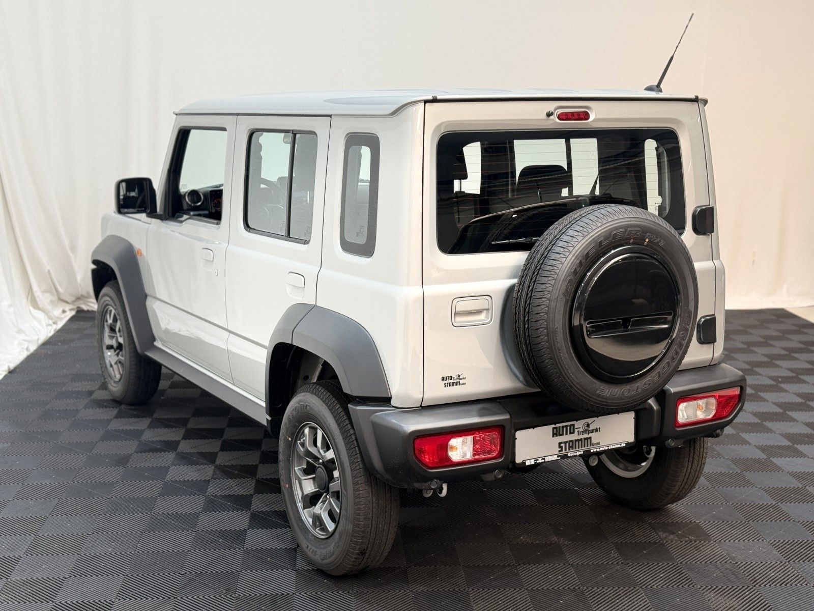 Fahrzeugabbildung Suzuki RTR Jimmy - 4/5 Türer - LED - RFK - MFL