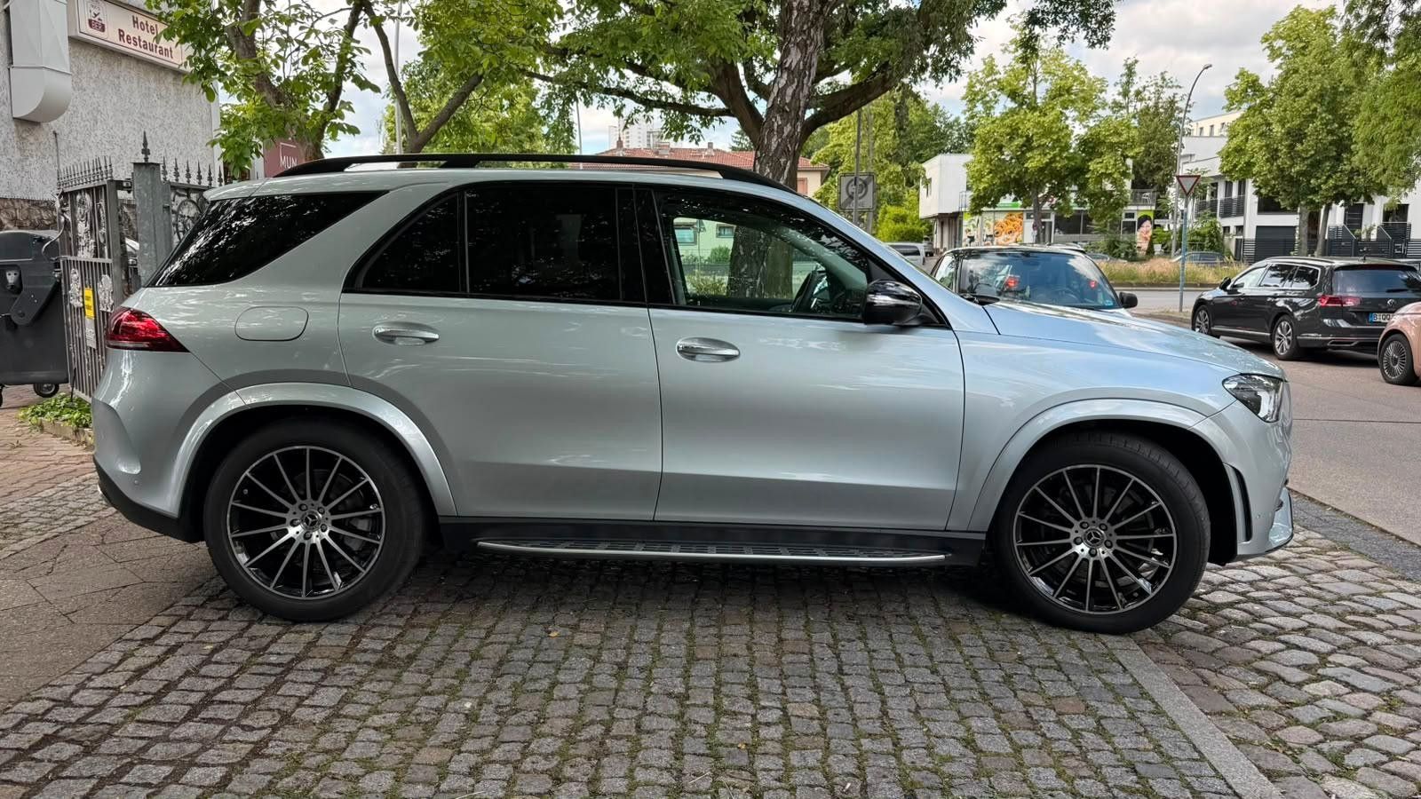 Mercedes-Benz GLE 300 D 4Matic AMG foto 2